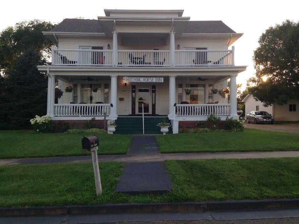 Hitching Horse Inn Pierre Exterior foto